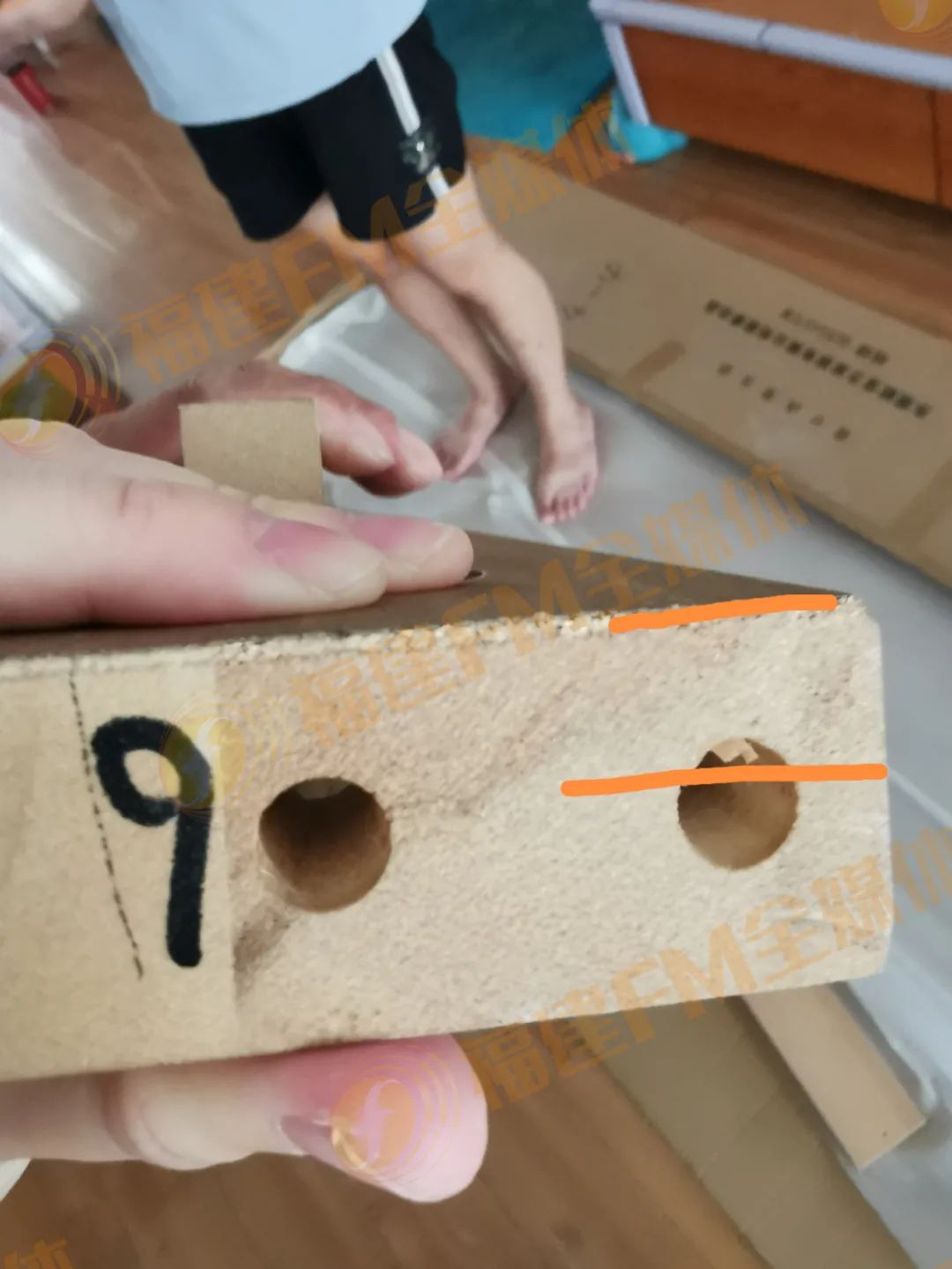 DƬ